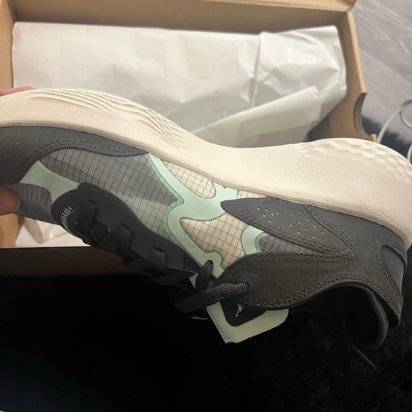 Women’s size 10 new in the box Stylish Black and Mint Jordan Sneakers - Picture 3 of 7